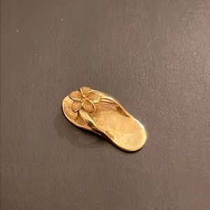 14K Yellow Gold Flower Flip Flop Charm Pendant